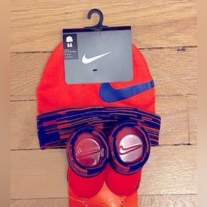 NWT Nike booties and beanie set